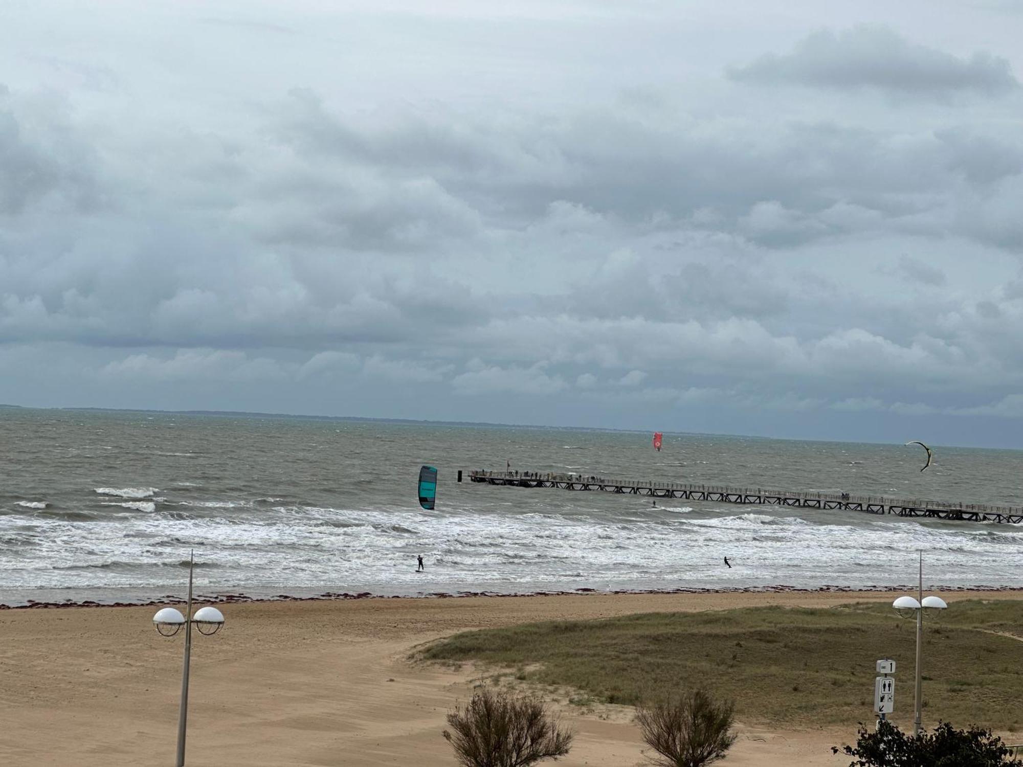Bord De Mer Vue Panoramique Avec Parking Prive Сен-Жан-де-Мон Екстериор снимка