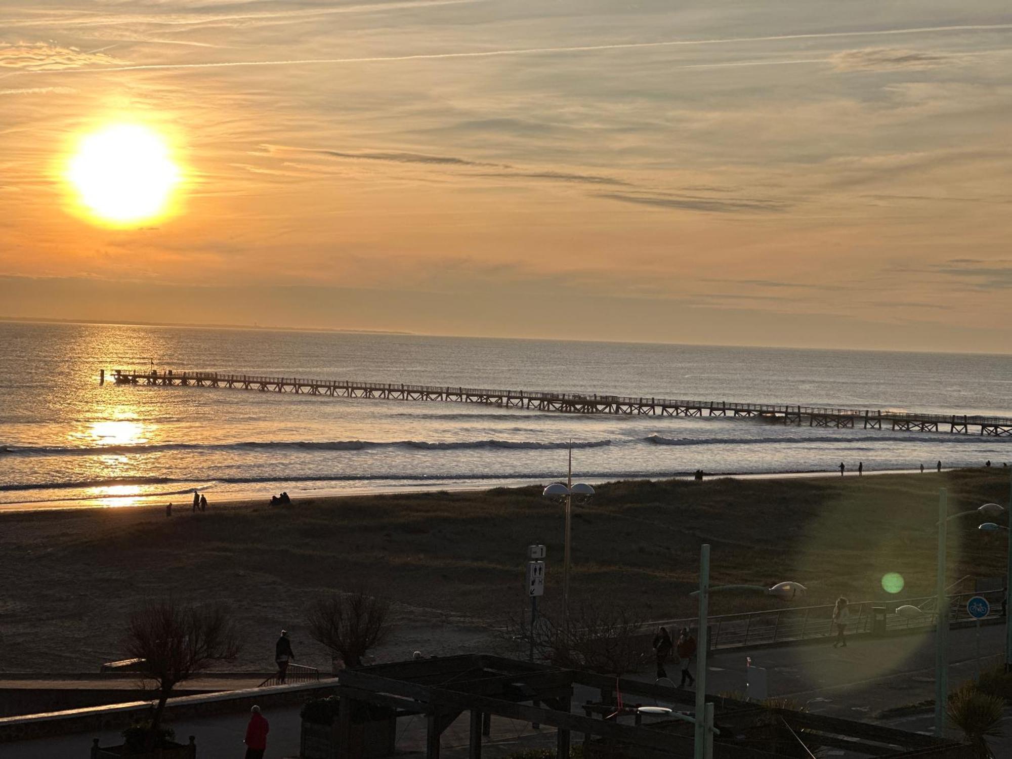 Bord De Mer Vue Panoramique Avec Parking Prive Сен-Жан-де-Мон Екстериор снимка